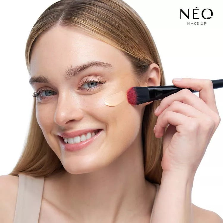 Sheer Foundation: 00 ALABASTER