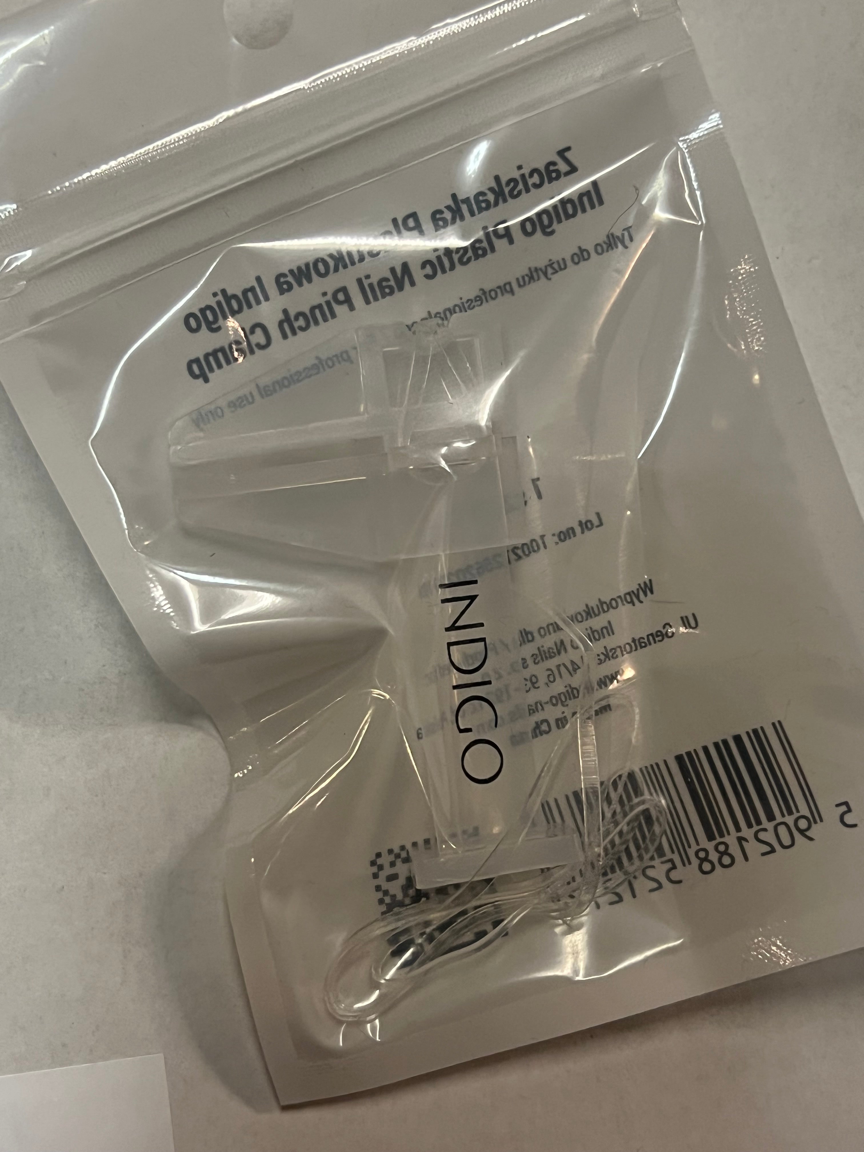 Plastic tweezers