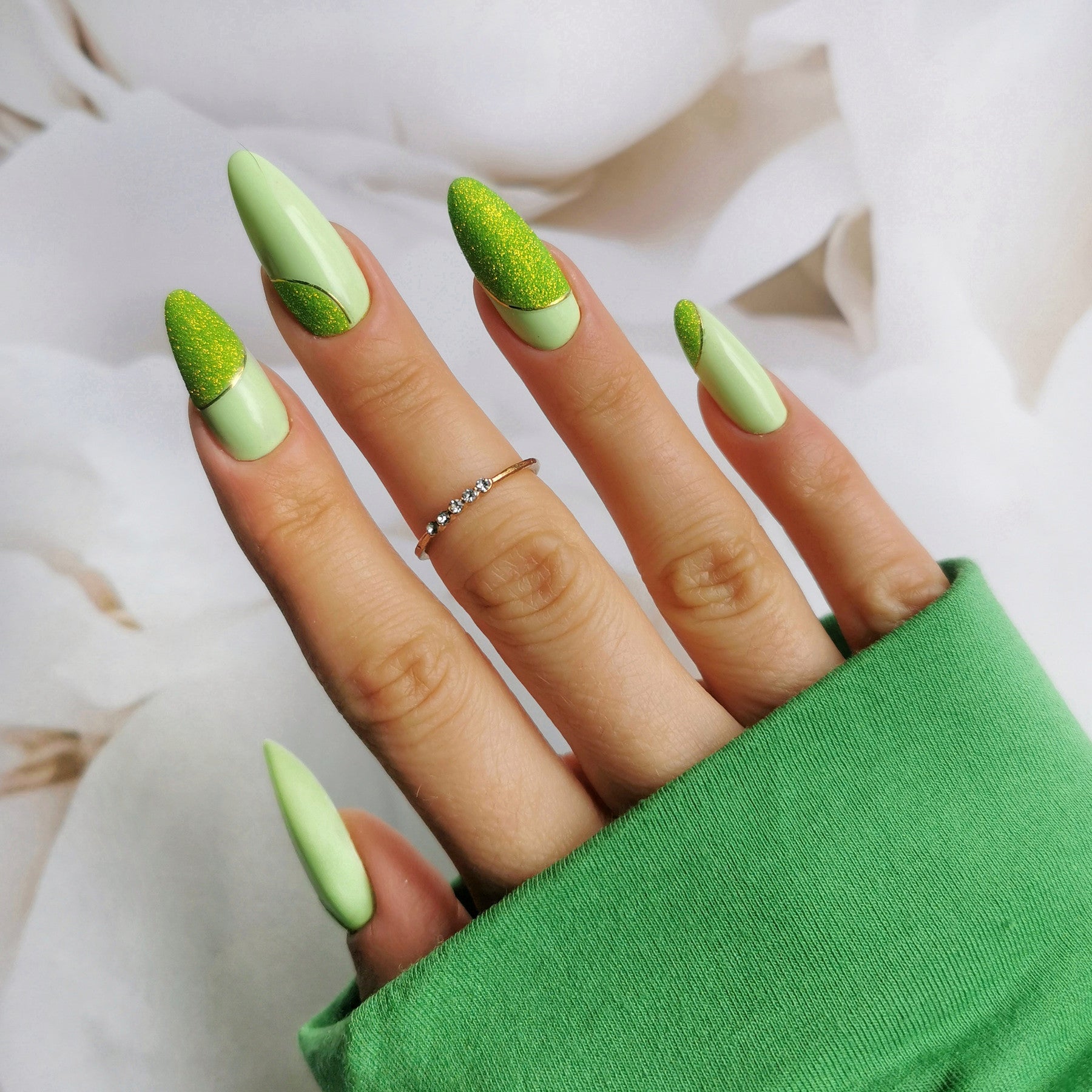 MERMAID EFFECT NEON GREEN